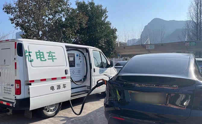 子洲汽车搭电